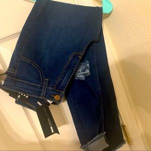Brand New Fashion Nova Jeans Cropped Size 9